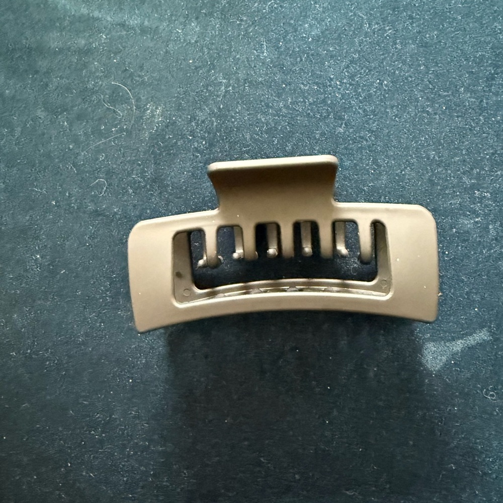 Black Hair Claw Clip with Matte Finish